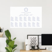 Regency Blue Wappen Monogram Seating Chart Poster (Heimbüro)