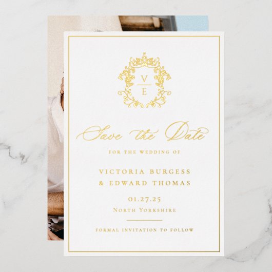 Regency Era Monogram Crest Wedding Photo Folieneinladung (Vorderseite/Rückseite)