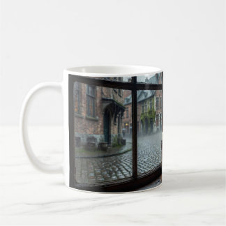 Regennasse belgische Straßenkneipe-Glüh-Tasse Kaffeetasse