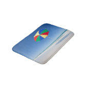 Regenschirm auf Strand | Australien Badematte (Schrägansicht)