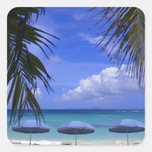 Regenschirme am Strand, St. Maarten, Karibik Quadratischer Aufkleber