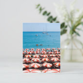 Regenschirme an der Küste von Amalfitan Postkarte (Stehend Vorderseite)