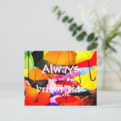 Regenschirme // Immer auf die helle Seite schauen Postkarte (Stehend Vorderseite)