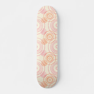 Regenschlupflöcher auf dem Wassermuster Skateboard