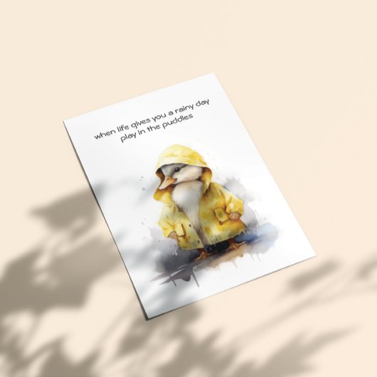 Regentag, gelber, entringender Regenmantel, anpass Einladung