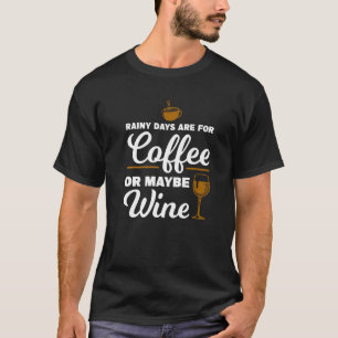 Regentage sind Kaffee oder vielleicht Weinkaffee T-Shirt