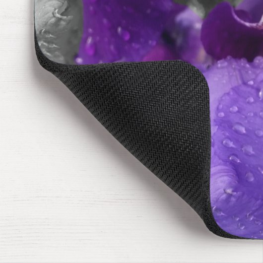 Regentropfen an Iris Mousepad (Ecke)