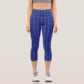 Regentropfen auf blauem Metall Capri Leggings (Vorderseite)