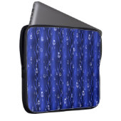 Regentropfen auf blauem Metall Laptopschutzhülle (Vorne Rechts)
