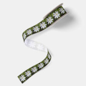 Regentropfen auf Blumenblättern Satinband (Rückseite)