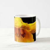 Regentropfen auf der Gelblilie Kaffeetasse (VorderseiteRechts)