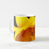 Regentropfen auf der Gelblilie Kaffeetasse (Vorderseite Links)