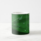 Regentropfen auf einem Blatt Kaffeetasse (Mittel)
