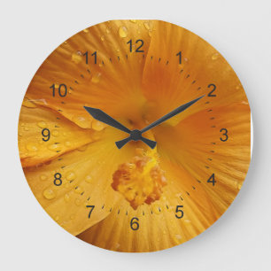 Regentropfen auf gelben Blättern Große Wanduhr