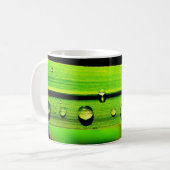 Regentropfen auf Gras Kaffeetasse (Vorderseite Links)