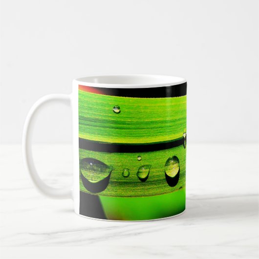 Regentropfen auf Gras Kaffeetasse (Links)