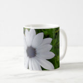 Regentropfen auf weiß kaffeetasse (VorderseiteRechts)