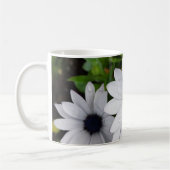 Regentropfen auf weiß kaffeetasse (Links)