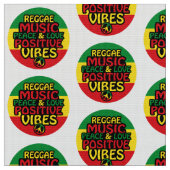 Reggae-Design mit positiven Zitaten und Reggae-Fla Stoff (Nahaufnahme)
