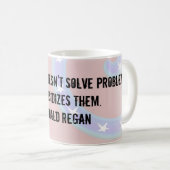 Regierung löst nicht Probleme Tasse (VorderseiteRechts)