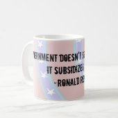 Regierung löst nicht Probleme Tasse (Vorderseite Links)