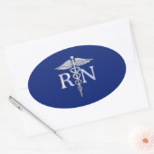 Registered Nurse RN Caduceus auf Navy Blue Decor Ovaler Aufkleber (Umschlag)