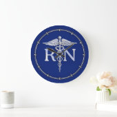 Registered Nurse RN Caduceus on Blue Decor Große Wanduhr (Zuhause)