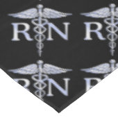 Registered Nurse RN Caduceus Schlangen auf schwarz Tischdecke (Schrägansicht)