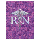 Registriert Nurse RN Caduceus auf Fuchsia Camoufla Klemmbrett (Rückseite)