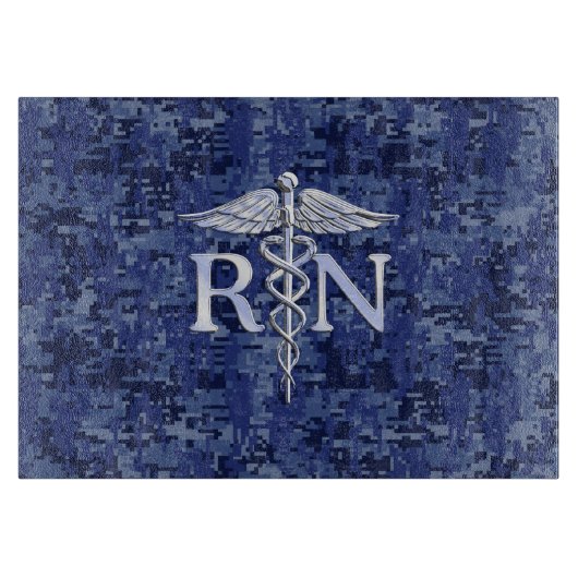 Registriert Nurse RN Caduceus auf Navy Blue Camouf Schneidebrett (Vorderseite)