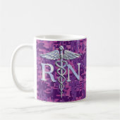 Registriert Nurse RN Silver Caduceus Fuchsia Camou Kaffeetasse (Links)