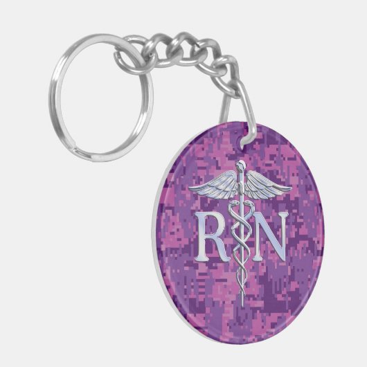 Registriert Nurse RN Silver Caduceus Fuchsia Camou Schlüsselanhänger (Vorderseite links)