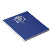 Registriert Nurse RN Silver Caduceus Navy Blue Dek Notizblock (angewinkelt)