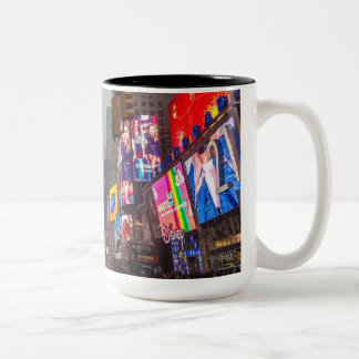 Regnerisches Times Square Zweifarbige Tasse