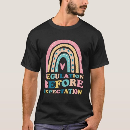 Regulation Before Expectation Retro Neurodiversity T-Shirt (Vorderseite)