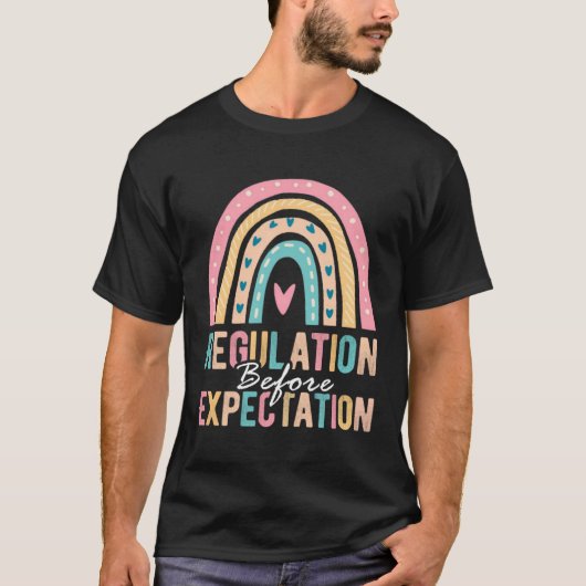 Regulation Before Expectation Retro Neurodiversity T-Shirt (Vorderseite)