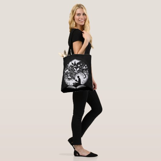 Reich der Fantasie Tasche (Am Model)