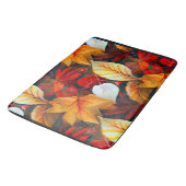 Reich der Foliage mit Ahorn-Blätter in warmen Farb Badematte (Schrägansicht)