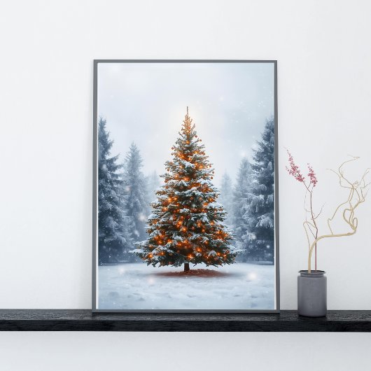 Reich geschmückter Weihnachtsbaum im Winter Poster