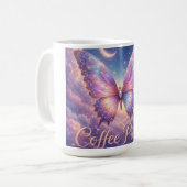 Reiche Farben eines Schmetterlings auf Kaffeetasse (Vorderseite Links)