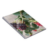 Reife BlackBerry auf einem Notebook Notizblock (Rechte Seite)