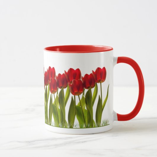 Reihe der hellen roter Frühlings-Tulpen Girly Tasse (Rechts)