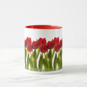 Reihe der hellen roter Frühlings-Tulpen Girly Tasse (Zentrum)