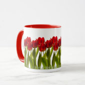 Reihe der hellen roter Frühlings-Tulpen Girly Tasse (Vorderseite Links)