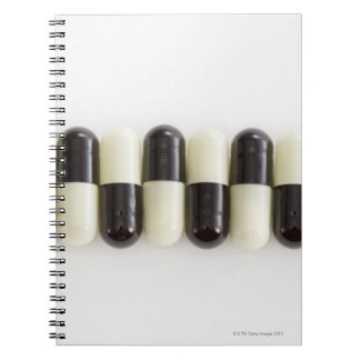 Reihe schwarz-weiße Tabletten Notizblock