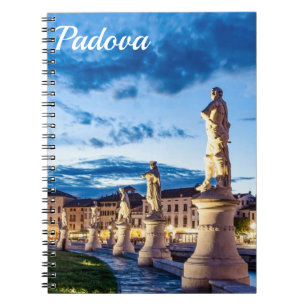 Reihe von beleuchteten Statuen in Padova Notizblock