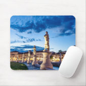 Reihe von illuminierten Statuen in Padova Mousepad (Mit Mouse)