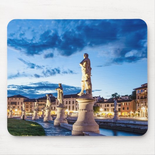 Reihe von illuminierten Statuen in Padova Mousepad (Vorne)