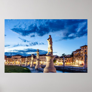 Reihe von illuminierten Statuen in Padova Poster