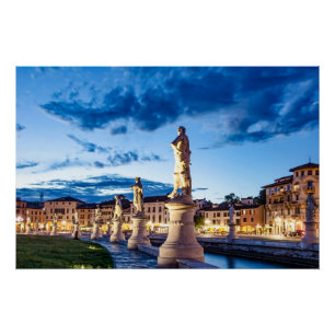 Reihe von illuminierten Statuen in Padova Poster